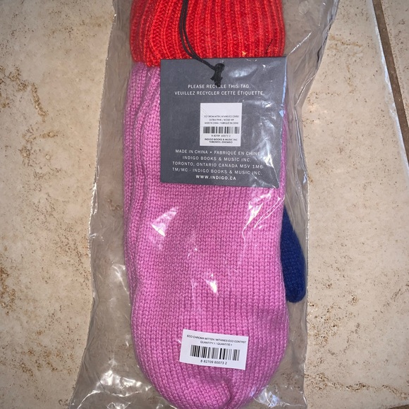 NWT Ultra pink Sherpa lined knit mittens. Pink, purple and red. - Picture 2 of 4